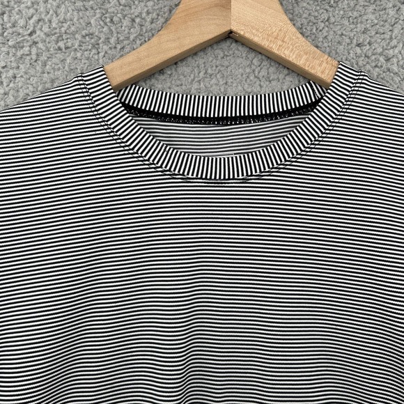 TAIL Top Womens Medium Black White Striped Short Sleeve Athletic Shirt Golf - Picture 2 of 12